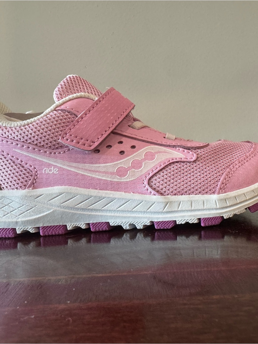 Saucony Ride 10 Jr. Pink Girl’s Sneakers Size 11 NWOB